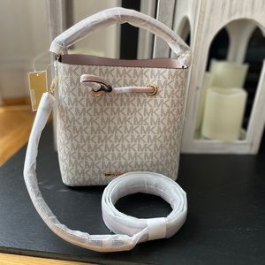 Michael Kors small Suri Bucket with wallet